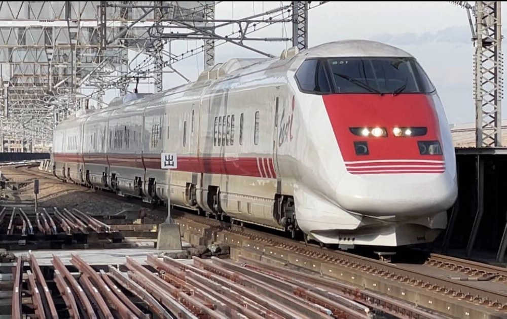 JR East's Shinkansen inspection train East-i JR East's Shinkansen inspection train East-i