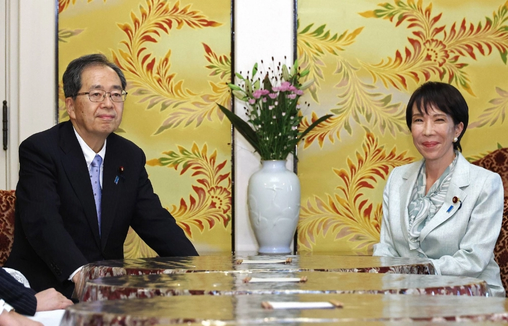 Komeito leader Tetsuo Saito (left) and LDP counterpart Sanae Takaichi meet in Tokyo on Tuesday. Komeito leader Tetsuo Saito (left) and LDP counterpart Sanae Takaichi meet in Tokyo on Tuesday.