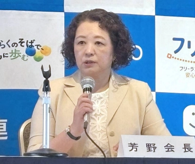 Rengo's head Tomoko Yoshino speaks to reporters in Tokyo on Oct. 8. Rengo's head Tomoko Yoshino speaks to reporters in Tokyo on Oct. 8.