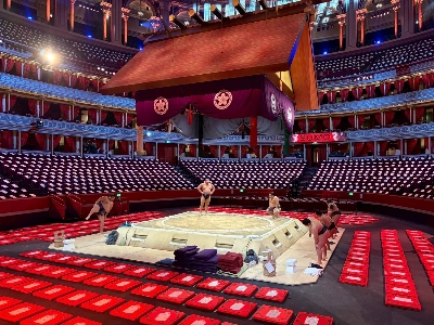 With the recent sumo jaunt to London being essentially a goodwill exercise, <i>rikishi</i> were far more outgoing and relaxed than normal. With the recent sumo jaunt to London being essentially a goodwill exercise, <i>rikishi</i> were far more outgoing and relaxed than normal.