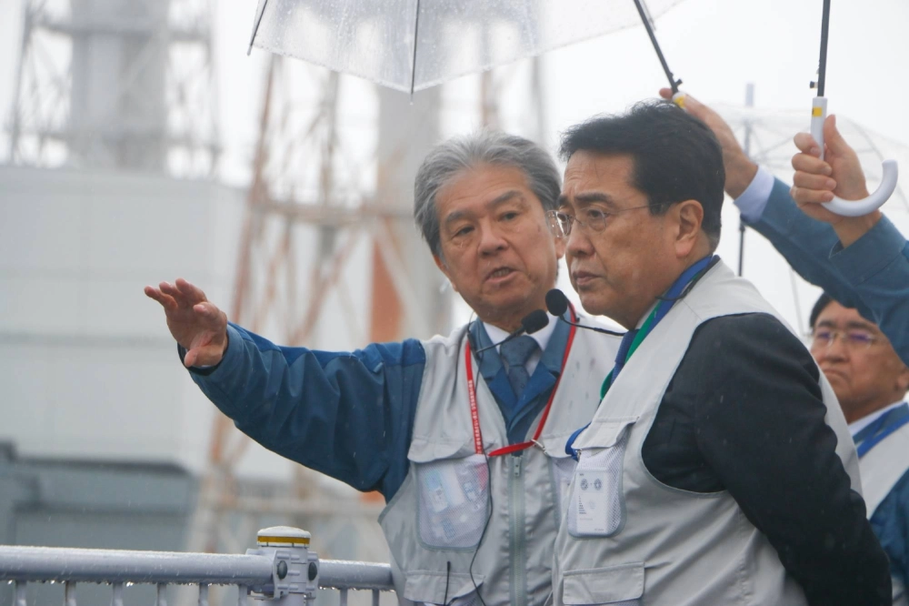 Industry minister Ryosei Akazawa visits the Fukushima No. 1 nuclear power plant in Fukushima Prefecture on Saturday. Industry minister Ryosei Akazawa visits the Fukushima No. 1 nuclear power plant in Fukushima Prefecture on Saturday.