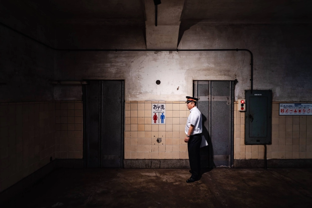 Mamoru Iwai, stationmaster of Keisei Ueno Station, says that, other than earthquake-proofing, the former Hakubutsukan-Dobutsuen (Museum-Zoo) Station has remained untouched. 
 Mamoru Iwai, stationmaster of Keisei Ueno Station, says that, other than earthquake-proofing, the former Hakubutsukan-Dobutsuen (Museum-Zoo) Station has remained untouched.