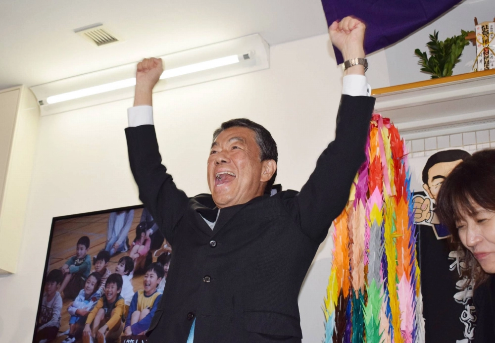 Yoshihiro Murai, 65, celebrates his victory in the Miyagi gubernatorial election on Sunday night. Yoshihiro Murai, 65, celebrates his victory in the Miyagi gubernatorial election on Sunday night.