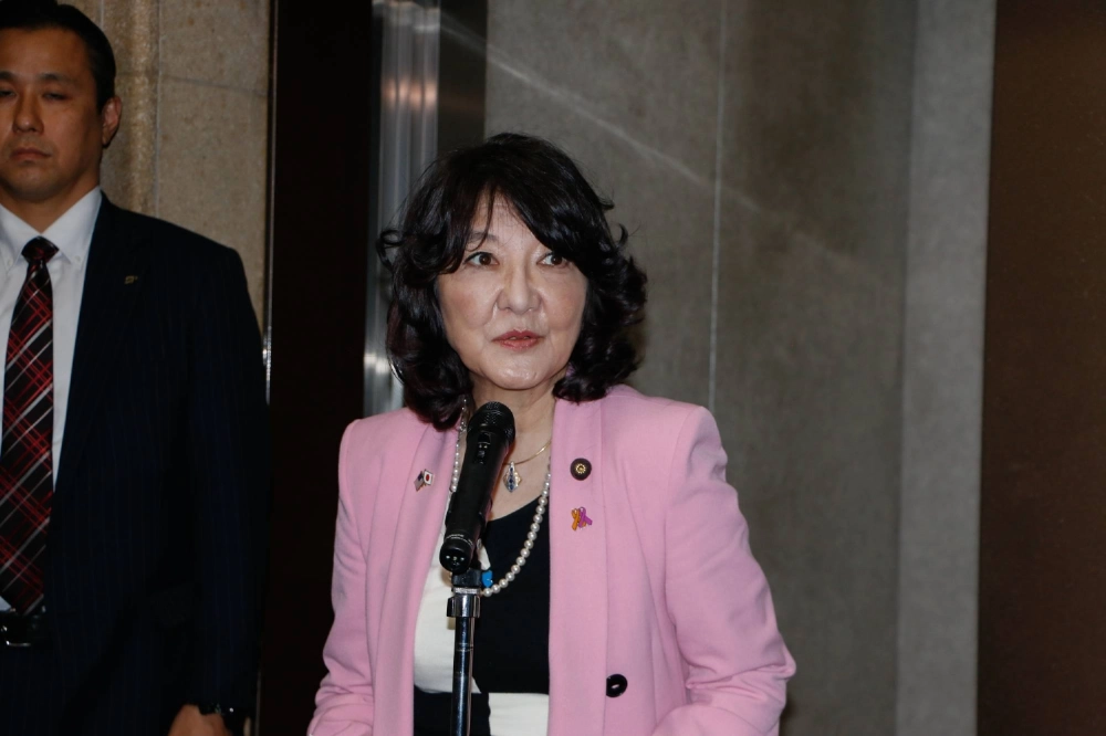 Finance Minister Satsuki Katayama briefs reporters after her first in-person meeting with U.S. Treasury Secretary Scott Bessent on Monday night. Finance Minister Satsuki Katayama briefs reporters after her first in-person meeting with U.S. Treasury Secretary Scott Bessent on Monday night.