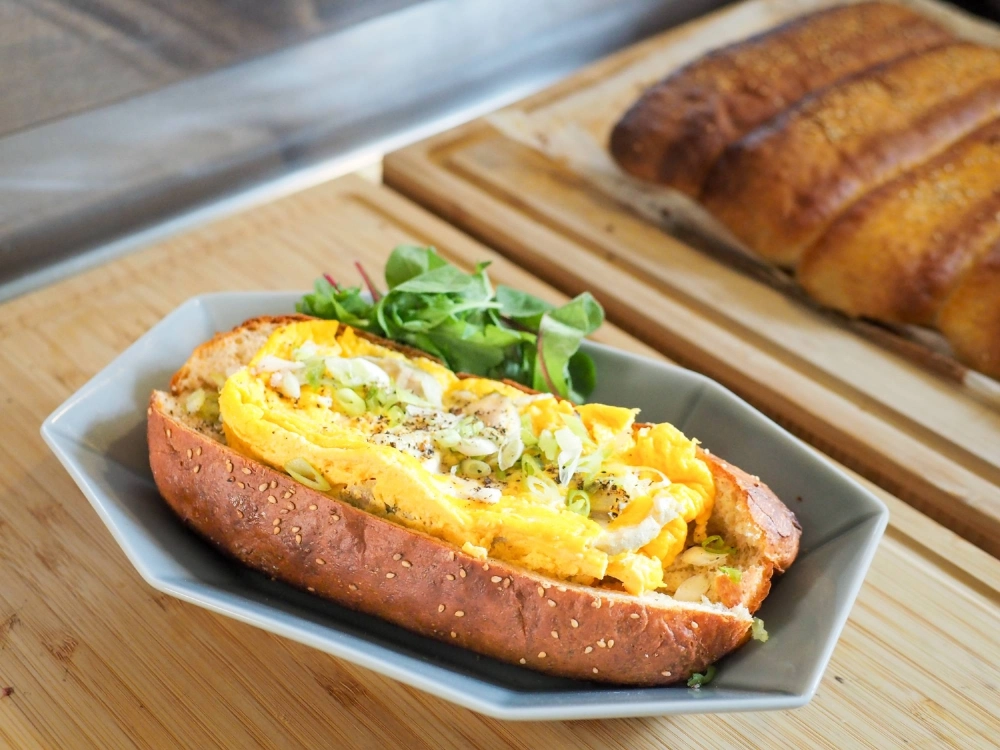 Inspired by "oyakodon," a chicken and omelet rice bowl, the "oyako" sandwich is perfect for a quick breakfast. Inspired by "oyakodon," a chicken and omelet rice bowl, the "oyako" sandwich is perfect for a quick breakfast.