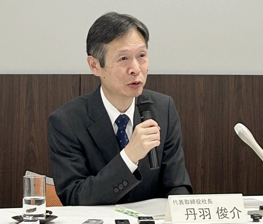 JR Central President Shunsuke Niwa explains the increase in total construction costs for its planned superfast magnetically levitated shinkansen train line, in the city of Nagoya on Wednesday. JR Central President Shunsuke Niwa explains the increase in total construction costs for its planned superfast magnetically levitated shinkansen train line, in the city of Nagoya on Wednesday.