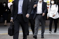 Job hunting and recruitment both may have become less active in September ahead of minimum wage hikes beginning in October. | BLOOMBERG