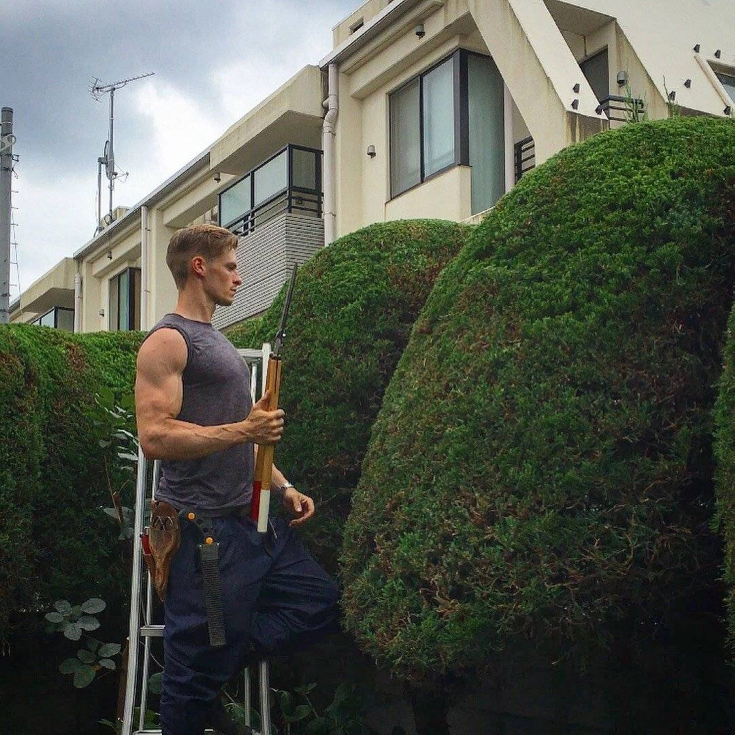 Murasame also trains physically, drawing on his experience as a model. Murasame also trains physically, drawing on his experience as a model.