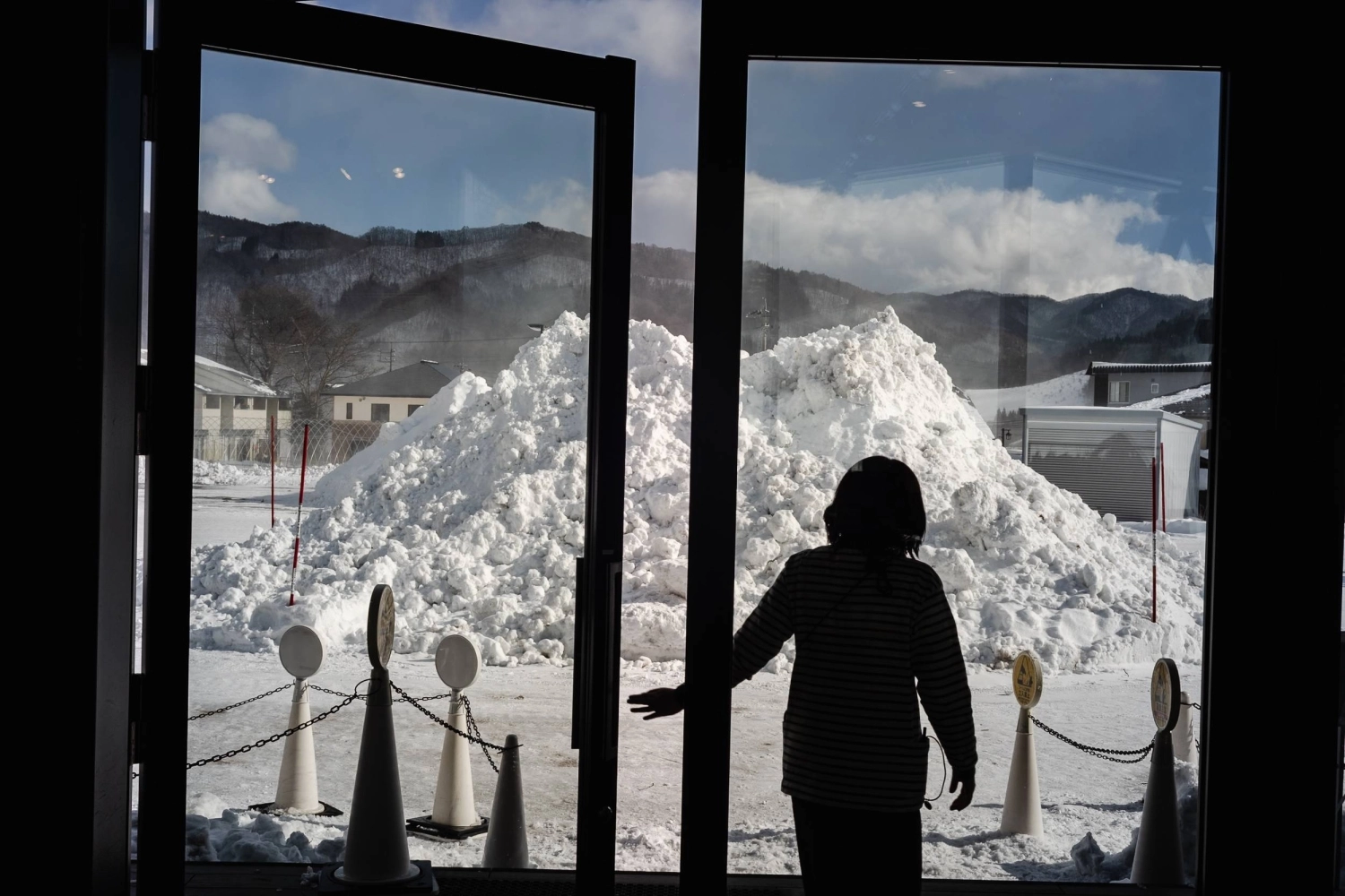 As a skiing destination, Hakuba's busiest time actually came in the 1980s and 1990s when eager Japanese skiers flocked to the area. As a skiing destination, Hakuba's busiest time actually came in the 1980s and 1990s when eager Japanese skiers flocked to the area.
