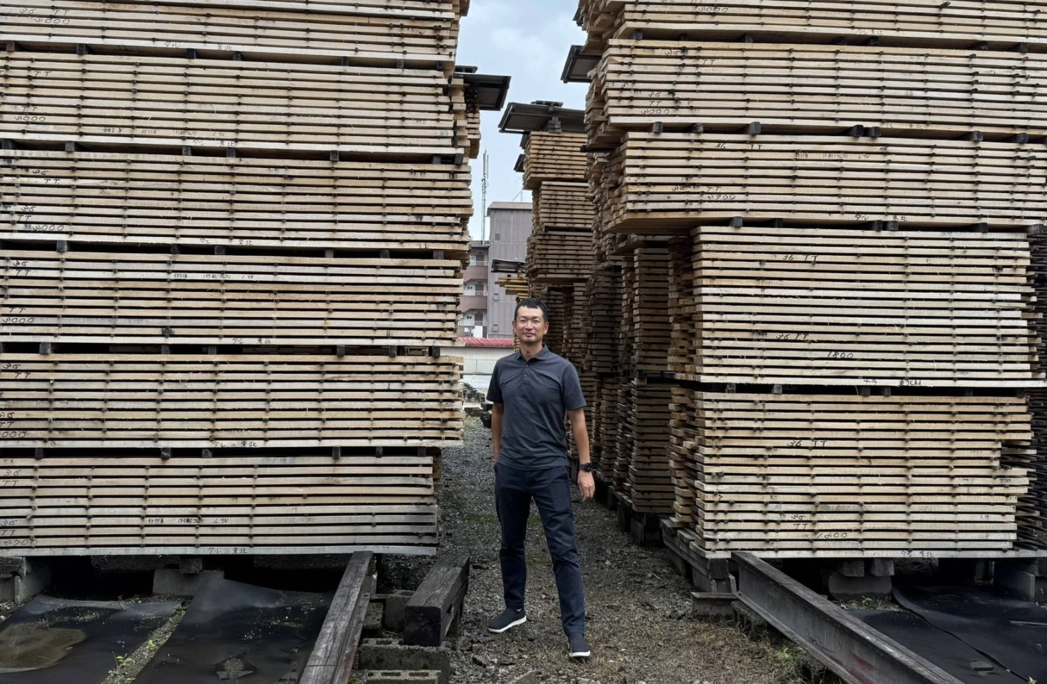 Taking advantage of his extensive woodworking knowledge, Nissin Furniture Crafters CEO Takuya Kitamura launched Hida Barrel cooperage as a side business in 2022.