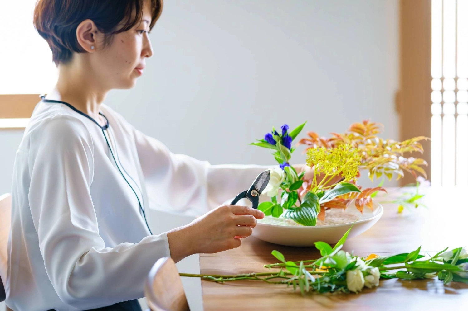The Ikenobo school of ikebana, Japan’s oldest and largest tradition of flower arrangement, spans formal exhibitions and everyday practice.