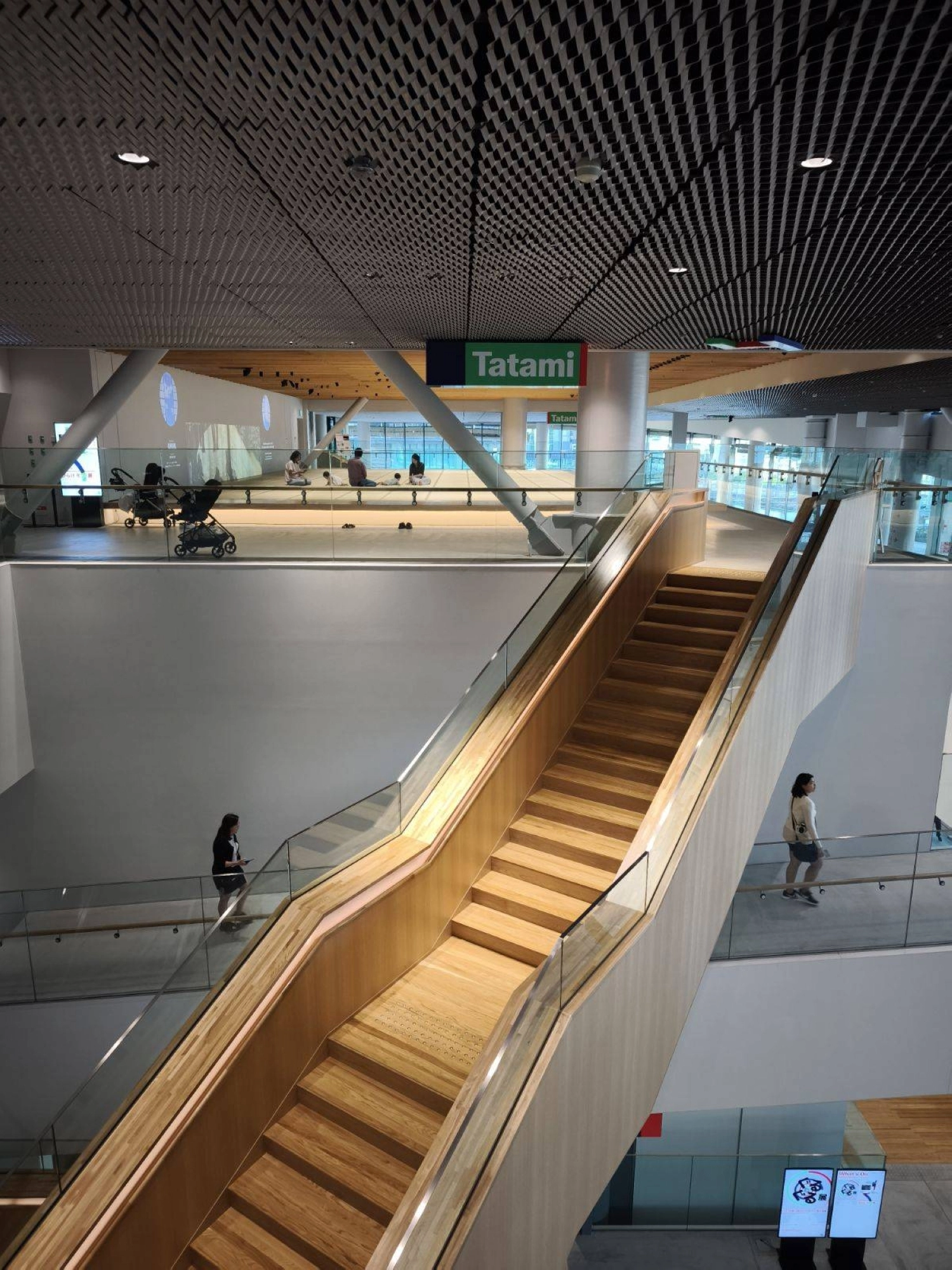The interior of the museum is incredibly open, inviting guests to linger. The interior of the museum is incredibly open, inviting guests to linger.
