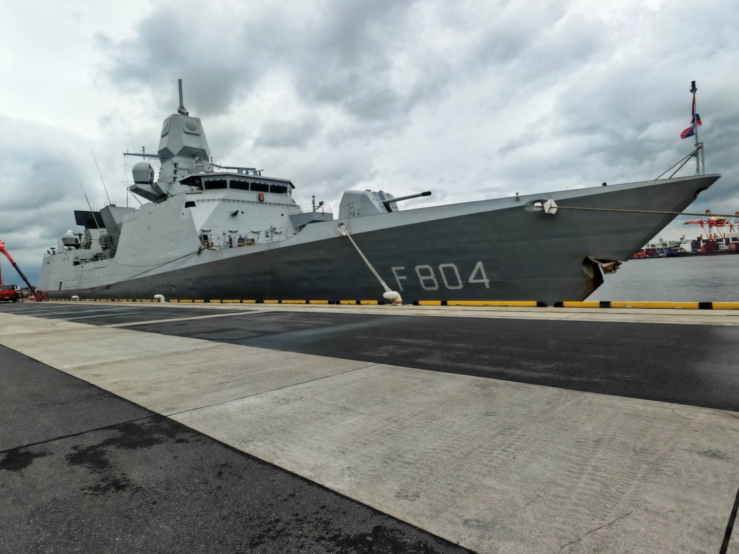 The Dutch frigate HNLMS De Ruyter arrived in Tokyo on Monday for a three-day port call.