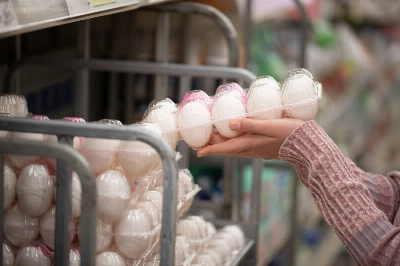 The national average price of a packet of 10 eggs stood at ¥309, matching the highest level marked in March and May.
