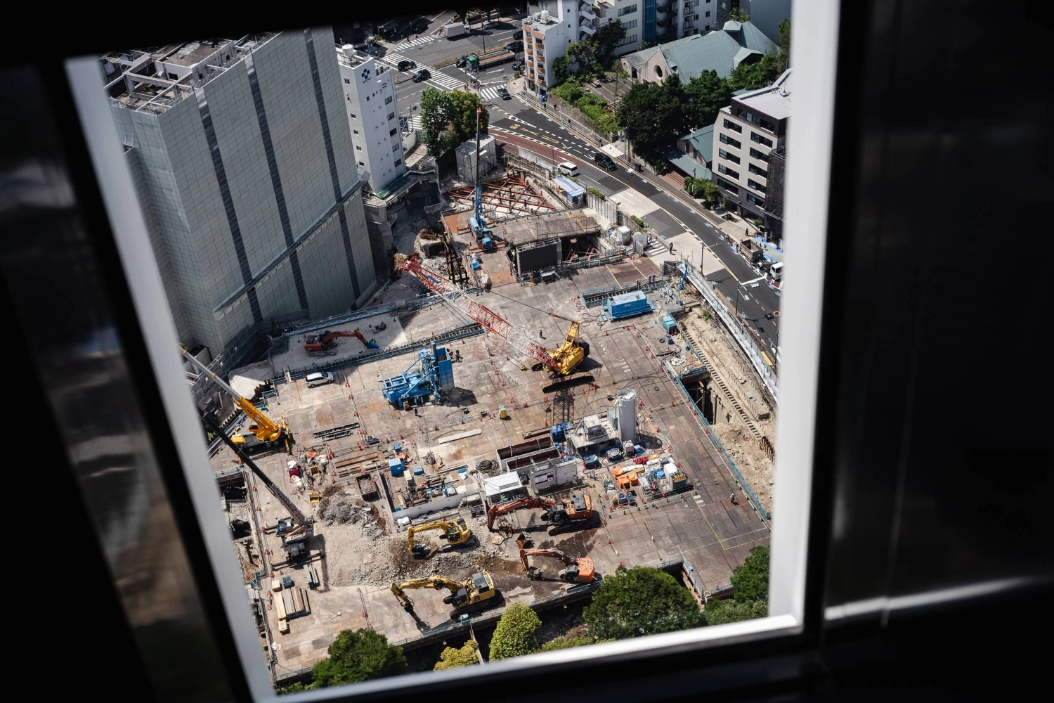 Ongoing construction of a data center next to Tokyo Tower on June 1 Ongoing construction of a data center next to Tokyo Tower on June 1