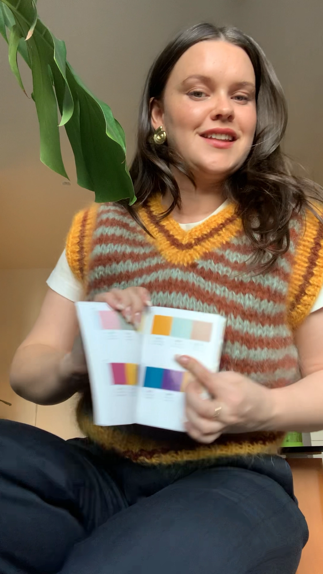 Sydney-based knitwear designer Allie Buckley says that even though “A Dictionary of Color Combinations” includes plenty of Japanese text, its presentation of colors is universally understandable. Sydney-based knitwear designer Allie Buckley says that even though “A Dictionary of Color Combinations” includes plenty of Japanese text, its presentation of colors is universally understandable.