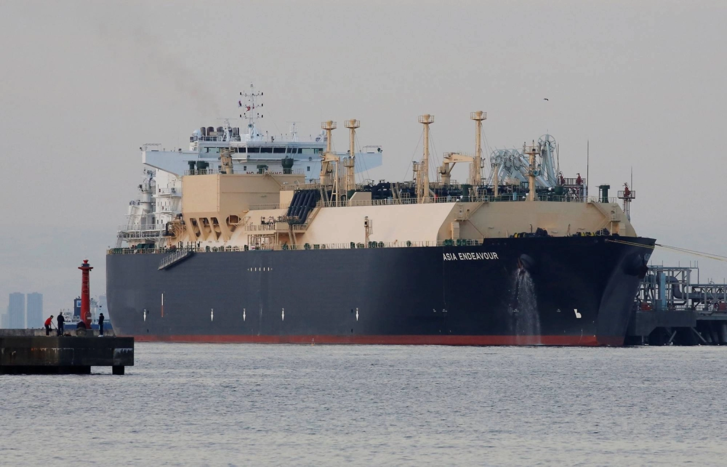 An LNG tanker is moored at a thermal power station in Futtsu, Chiba Prefecture. Energy poverty has been rising in Japan since the 2000s, spurred by the March 2011 triple disaster, the Russia-Ukraine war and the weak yen. An LNG tanker is moored at a thermal power station in Futtsu, Chiba Prefecture. Energy poverty has been rising in Japan since the 2000s, spurred by the March 2011 triple disaster, the Russia-Ukraine war and the weak yen.