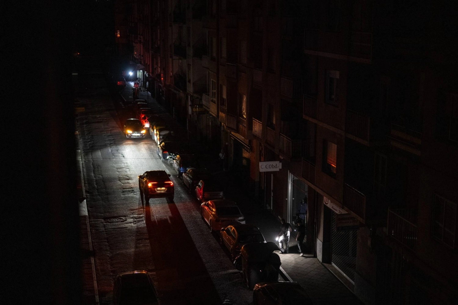 Pedestrians use flashlights in Ourense, Spain, during a blackout in April 2025 Pedestrians use flashlights in Ourense, Spain, during a blackout in April 2025