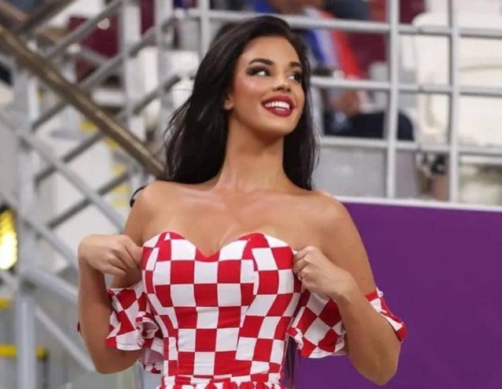 Ex-Croatian beauty queen's sexy attire at Qatar World Cup raises eyebrows and hackles (VIDEO) | Malay Mail Ex-Croatian beauty queen's sexy attire at Qatar World Cup raises eyebrows and hackles (VIDEO) | Malay Mail