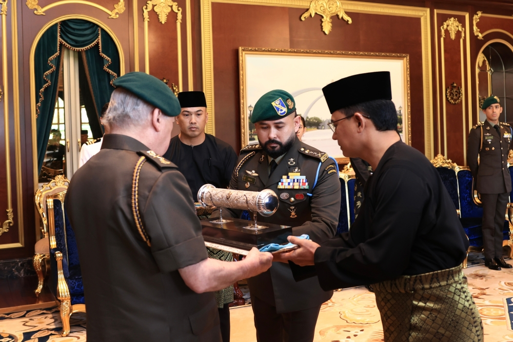 Tunku Mahkota Ismail boosts youth development in Johor with youth club | Malay Mail