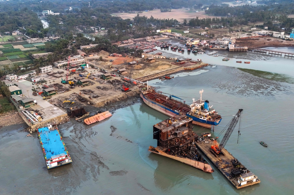 Toxic toll of shipbreaking: New rules may not change dirty and deadly ...
