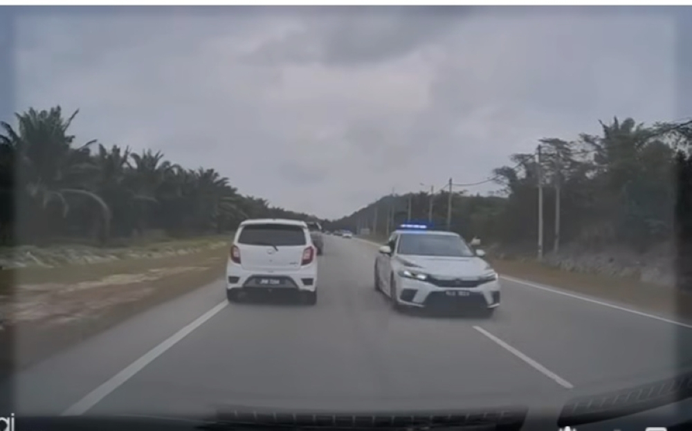 Muar police issues summons to officer over viral patrol car crash, no ...