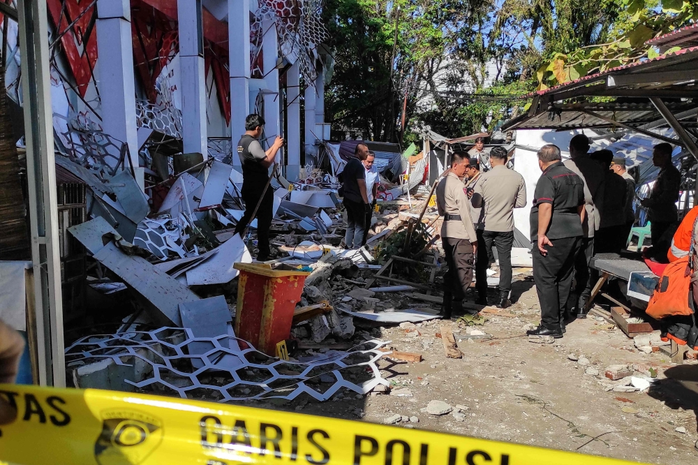 Magnitude 7.4 Molucca Sea earthquake in Indonesia triggers tsunami ...