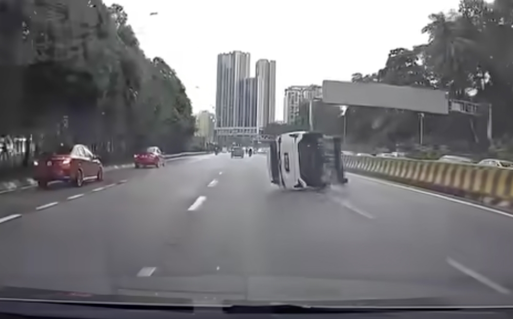 Dashcam drama: SUV flips and skids across KL highway in heart-stopping near miss (VIDEO) A white SUV is seen flipping and skidding across a busy Kuala Lumpur highway in a dashcam clip that has gone viral online.
