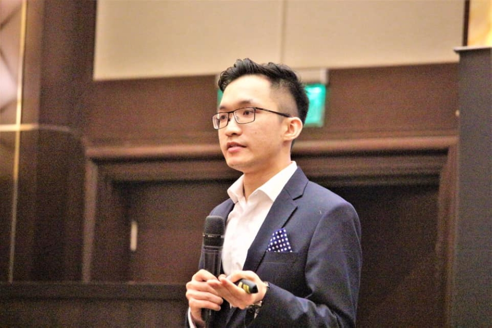 Former Rafizi aide James Chai seen leaving MACC at 6.30pm, more than eight hours after arriving to give statement James Chai arrived at the MACC headquarters at 10am with his lawyer accompanying him. — Facebook pic