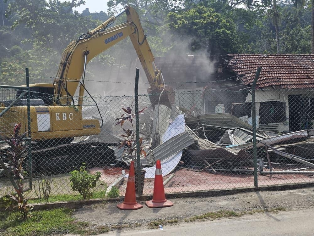 Owner claims 100-year legacy wiped out as Penang demolishes Waterfall Cafe The Waterfall Cafe outside the Penang Botanic Gardens being demolished on April 28, 2026. — Picture courtesy of Urimai