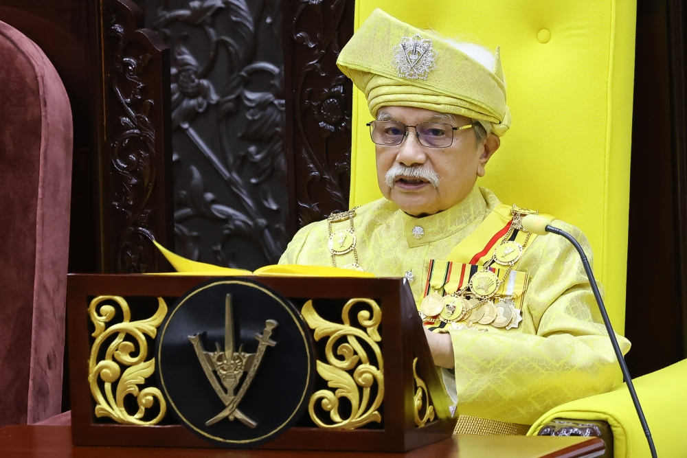 Negeri Sembilan govt can continue running, but hurdles ahead if Undangs don’t co-operate, ex-judge says Seen here is Negeri Sembilan’s Yang di-Pertuan Besar Tuanku Muhriz Tuanku Munawir. A former judge said there could be difficulties (such as for appointments of a Menteri Besar) if the Undangs do not work with the state ruler. — Picture by Yusof Isa