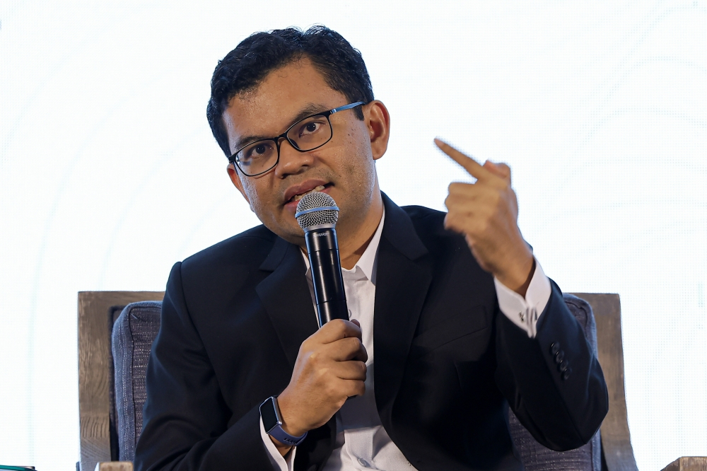 Putrajaya names three Malaysian firms to spearhead Made-In-Malaysia chip project Economy Minister Akmal Nasrullah Mohd Nasir said the offer opens access to Arm’s computing platforms and intellectual property (IP) portfolio to accelerate the development of local semiconductor products designed in Malaysia. — Bernama pic