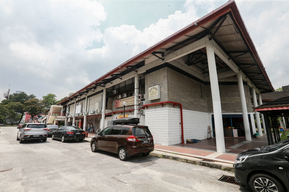 As Shah Alam grows busier, Seksyen 6 remains a slower corner of the city The ageing shoplots at Pusat Daerah Seksyen 6 in Shah Alam have remained largely unchanged even as redevelopment accelerates across other parts of the city. — Picture by Sayuti Zainudin