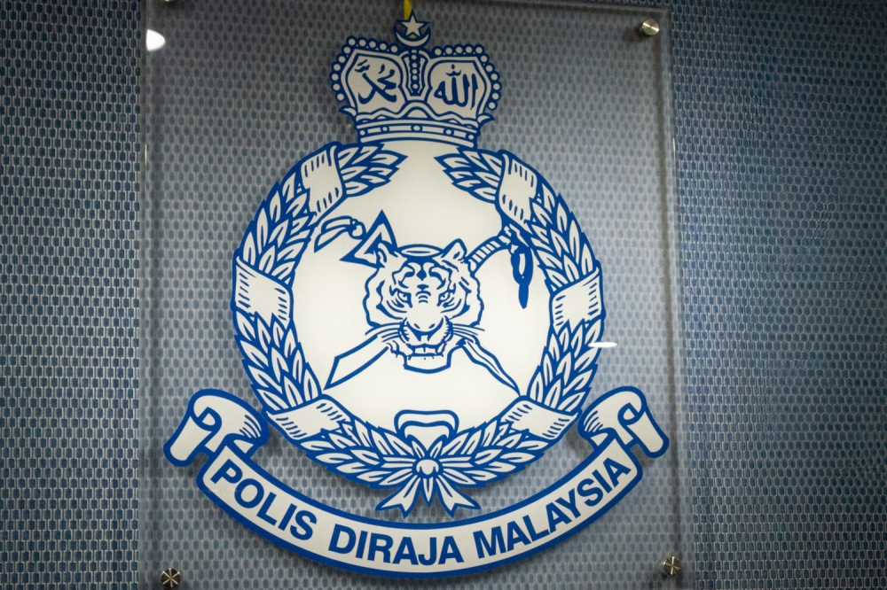 District police chief in Sarawak under probe for allegedly harassing female officer Sarawak Police Commissioner Datuk Mohamad Zainal Abdullah confirmed that a district police chief in Sarawak is currently under investigation over allegations of sexually harassing a female officer. — Picture by Raymond Manuel