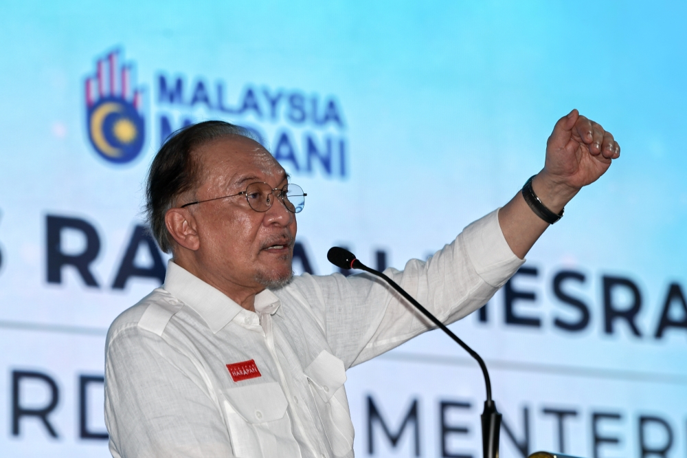 PM Anwar: Haj is a school of spiritual upbringing to purify the soul Prime Minister Datuk Seri Anwar Ibrahim said that history also teaches us that the spirit of freedom and courage among Muslims is often awakened after pilgrims returned from Makkah, as documented when studying the uprising of the people of Aceh against Dutch colonialism. — Bernama pic