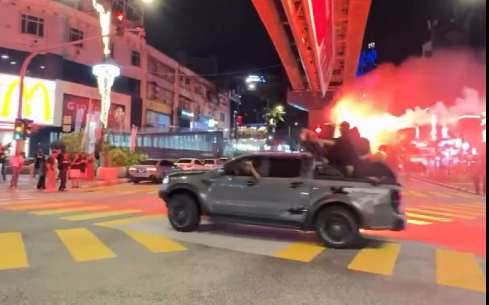 KL flare stunt for clothing store lands nine in court after Bukit Bintang chaos goes viral A still shows people holding lit flares on the bed of a pickup truck at the intersection of Jalan Bukit Bintang and Jalan Sultan Ismail in Kuala Lumpur.