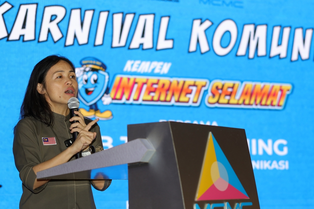 Social media users in Malaysia must verify age with using IC or passport from June 1, says deputy minister Deputy Minister of Communications Teo Nie Ching speaks at the Safe Internet Campaign Community Carnival in Kuching May 22, 2026. — Bernama pic