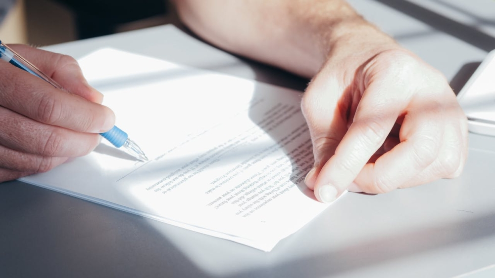 War on fine print: Bank Negara uses psychology to design financial documents Malaysians might actually read For anyone who has applied for a loan or credit card, product disclosure sheets (PDS) are often treated as little more than paperwork to skim through or sign off on. — Pexels pic