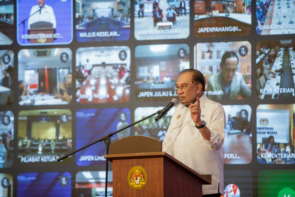 Anwar orders nationwide crackdown on visa abuse, illegal foreign-run businesses Prime Minister Datuk Seri Anwar Ibrahim delivers his speech during the monthly Communications Ministry assembly in Putrajaya June 8, 2026. — Picture by Raymond Manuel