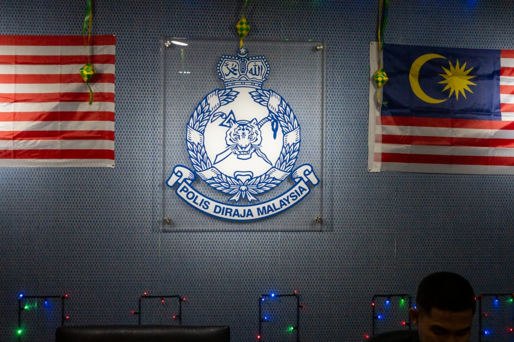 Police probe viral footage of man assaulting domestic helper in Johor Bahru The incident where a man had allegedly assaulted a female domestic helper was captured in a minute and 32-second long Facebook video footage. — Picture by Raymond Manuel