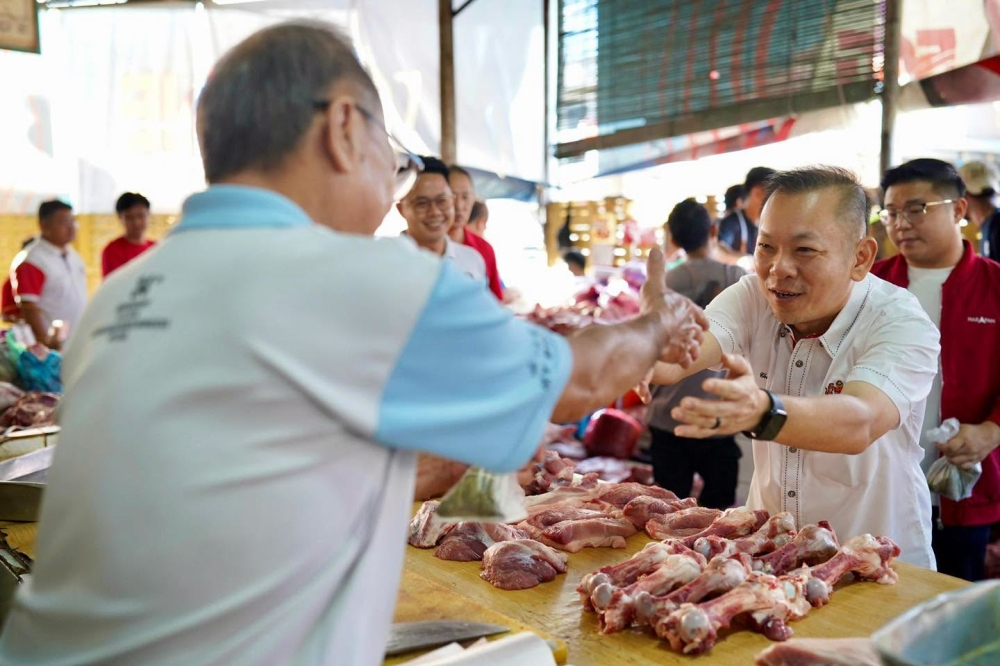 Deputy minister warns Sabah’s RM16 pig price surge piles pressure on pork traders and families Agriculture and Food Security Deputy Minister Datuk Chan Foong Hin said it is shocking that Sabah’s live pig prices have increased four times over the past six months, while prices in Peninsular Malaysia have been declining during the same period. — Daily Express pic