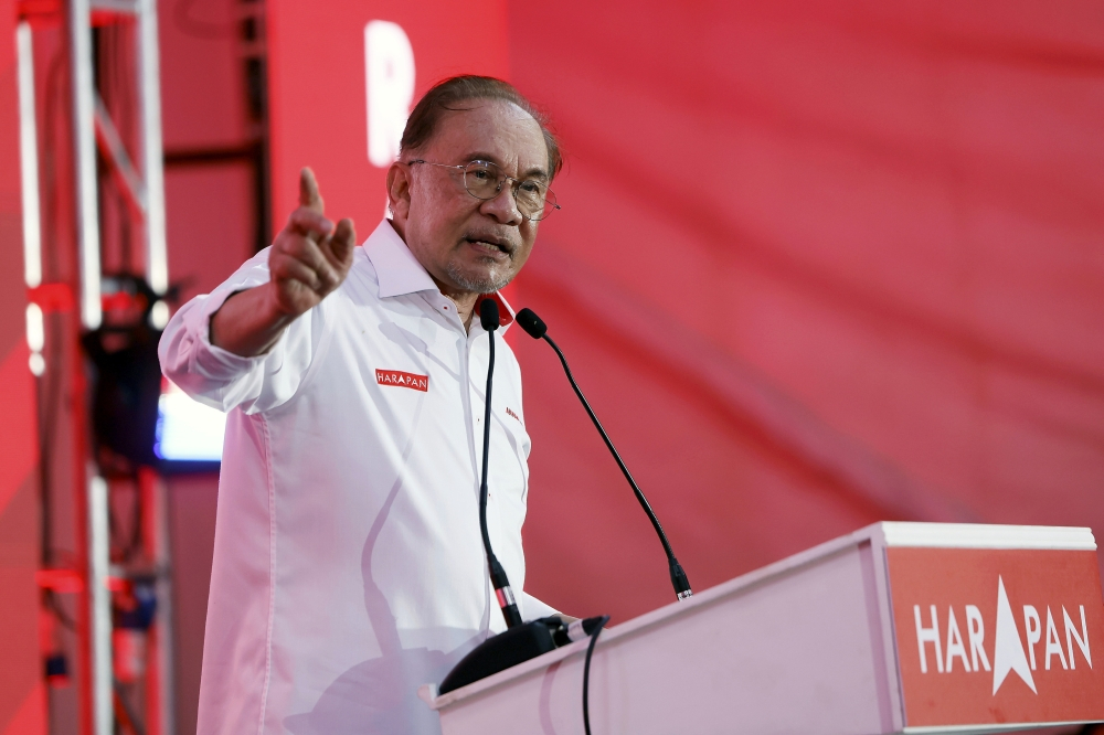 Anwar makes second Johor visit in three days as state election campaign heats up Datuk Seri Anwar Ibrahim speaks during Pakatan Harapan’s candidate announcement for the 16th Johor state election at Padang Bukit Gambir Extreme Park in Muar on June 22, 2026. — Bernama pic