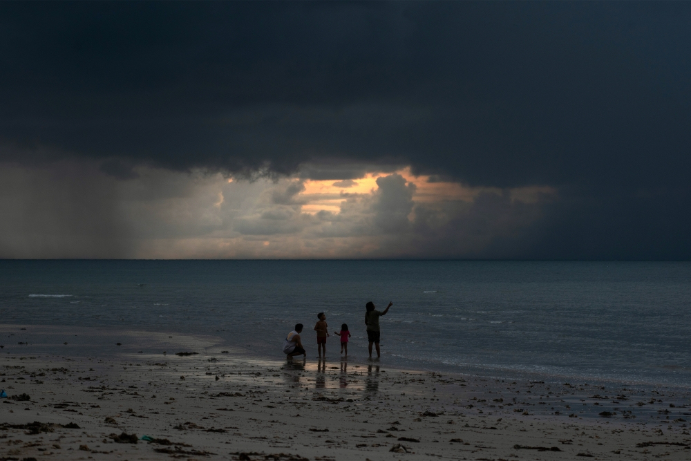 MetMalaysia issues thunderstorm warning for Perlis, northern Kedah and Penang until noon today In a Facebook post, MetMalaysia said thunderstorms, heavy rain and strong winds are expected in Perlis, as well as several areas in Kedah including Langkawi, Kubang Pasu, Kota Setar, Pokok Sena, Yan, Pendang and Kuala Muda. — Bernama pic