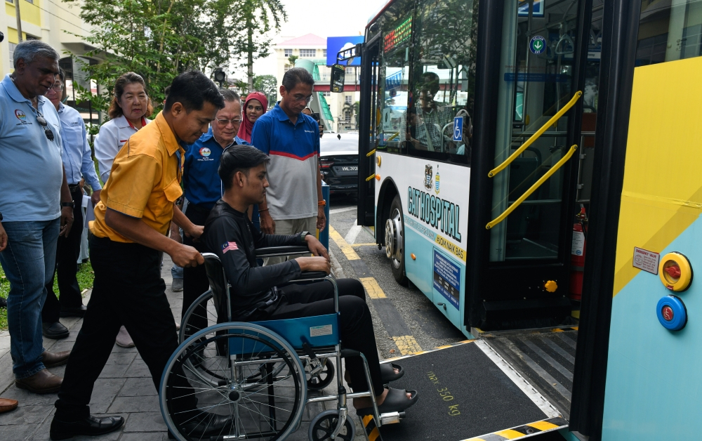 Avoid the parking nightmare: Penang rolls out free hospital shuttle, now serves 600 people a day The MBPP now provides a free shuttle bus service from Komtar to several medical centres, including Penang Hospital to boost public transport use and reduce traffic jams and parking shortages. — Bernama pic