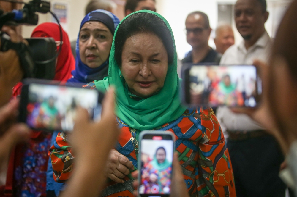 High Court sets Sept 28 hearing on asset freeze bid in 1MDB’s RM1.41b suit against Rosmah over purchase of luxury goods File picture of Datin Seri Rosmah Mansor arriving at the Kuala Lumpur Court Complex on December 22, 2025. A Mareva injunction is an interim court order that would prevent the wife of former prime minister Datuk Seri Najib Razak from disposing of assets worth US$346 million, including cash, company shares, real estate and other assets, pending the disposal of the suit. — Picture by Yusof Isa
