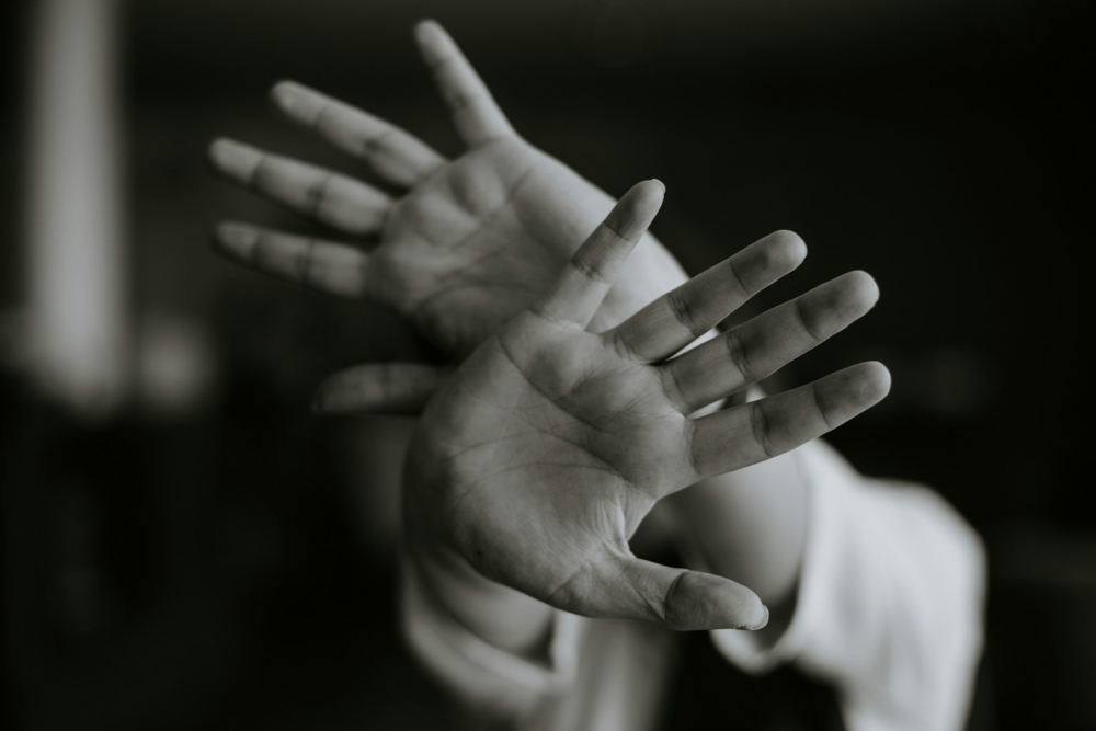 Melaka Form One boy chases classmates with paper cutter after being repeatedly pelted with ice A Form One student allegedly chased three classmates with a paper cutter knife after being repeatedly bullied with ice thrown at him during a co curricular session at a secondary school here yesterday. — Unsplash pic/M.T ElGassier
