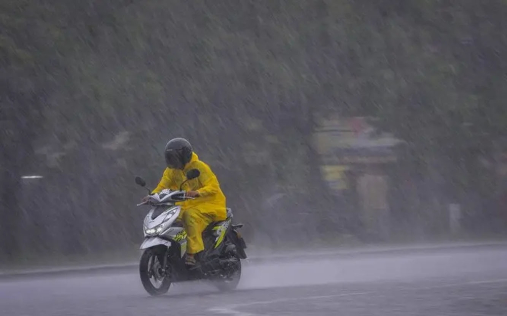 Thunderstorm warning issued for eight states and KL as heavy rain ...