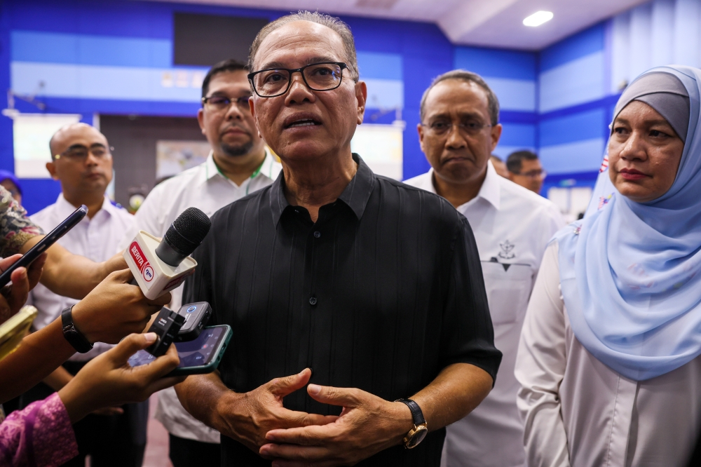 Wan Rosdy credits BN’s Johor victory to party machinery’s commitment and fighting spirit Pahang Menteri Besar Datuk Seri Wan Rosdy Wan Ismail Wan Rosdy said that in 2024, the state government made loan repayments amounting to RM39.4 million, while this year the figure rose to RM61.2 million, an increase of 55 per cent, reflecting the state’s strengthening financial position. — Bernama pic