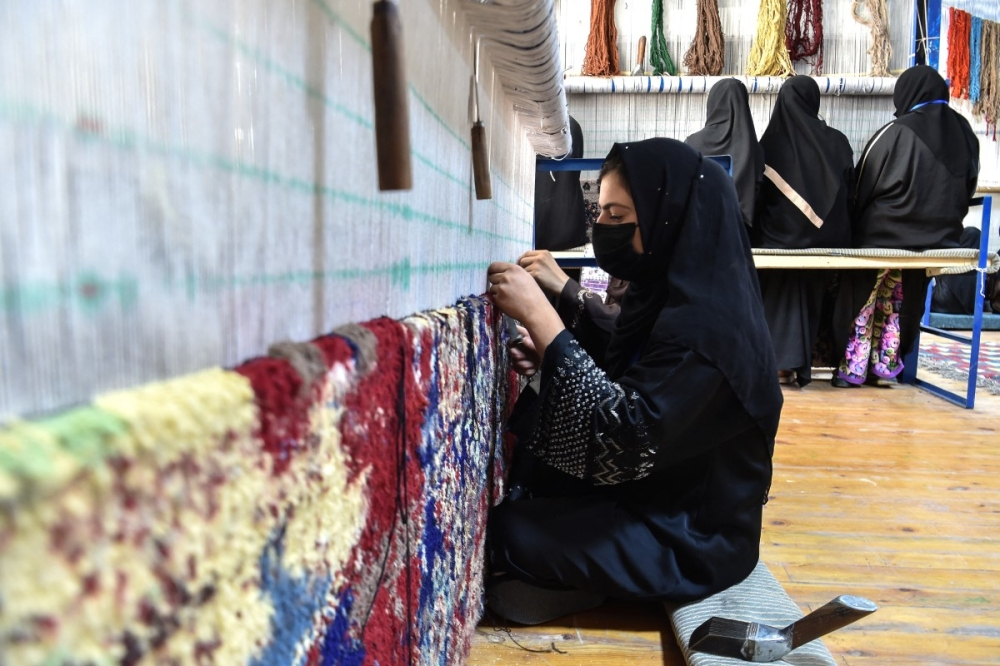 afghanistan women's dress Afghan Traditional Afghanistan's Taliban order head-to-toe covering