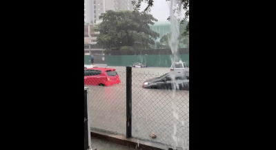 Flash floods swamp Petaling Jaya after heavy rain (VIDEO) Another livestream by TikTok user @Sopan60 showed a car with three people inside stranded near Phileo Damansara and how they managed to escape with the help of passersby. — Social media screenshot